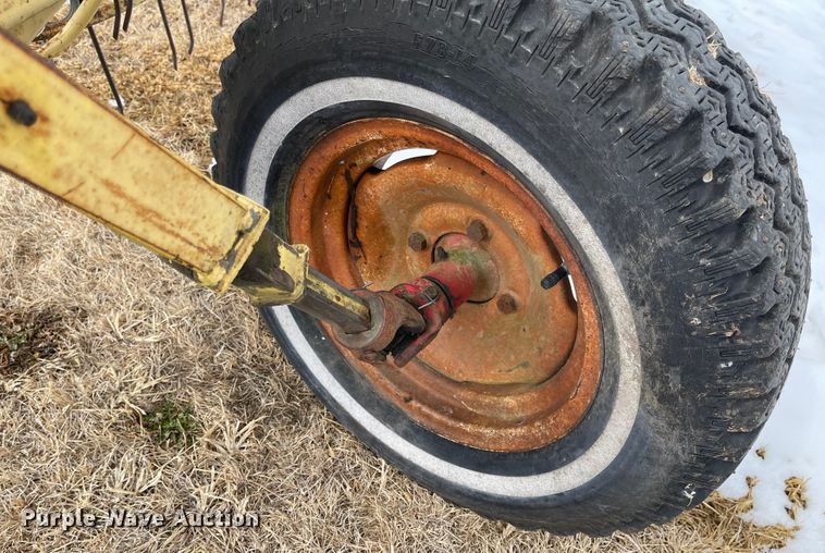 image for item FV9278 New Holland 256  hay rake