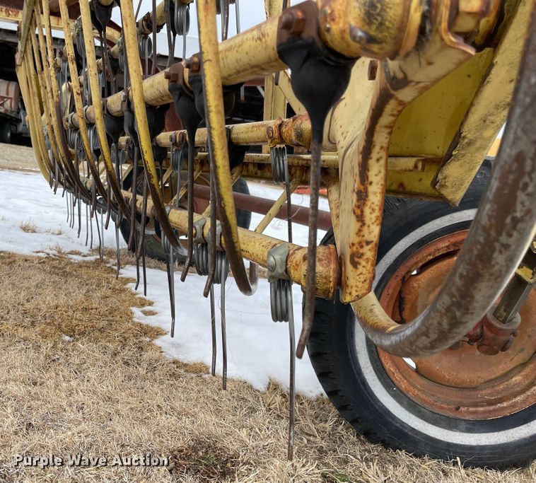 image for item FV9278 New Holland 256  hay rake