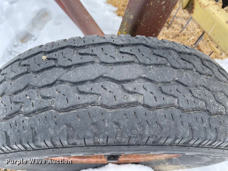 image for item FV9278 New Holland 256  hay rake