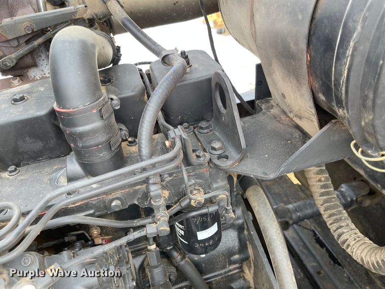 image for item FV9280 1999 Hesston 8450  windrower