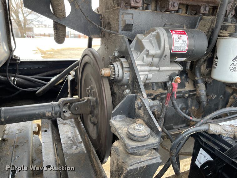 image for item FV9280 1999 Hesston 8450  windrower