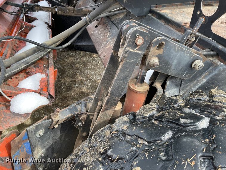 image for item FV9280 1999 Hesston 8450  windrower