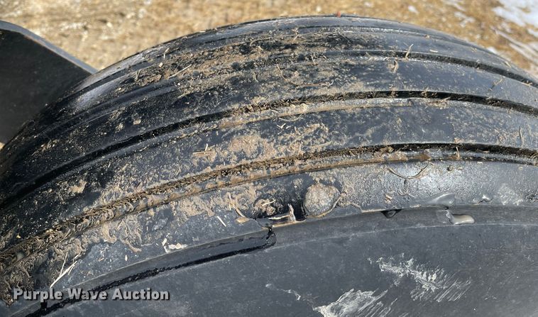 image for item FV9280 1999 Hesston 8450  windrower