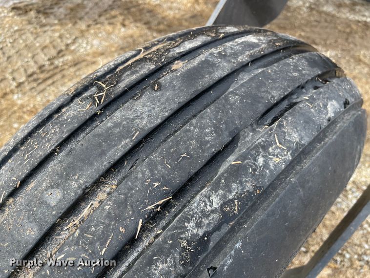 image for item FV9280 1999 Hesston 8450  windrower