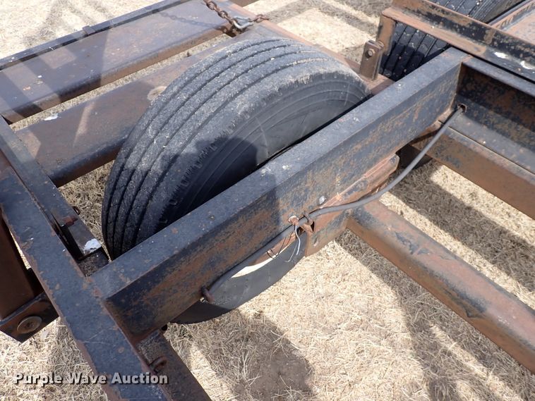 image for item IH9665 1998 Donahue EXG-160  windrower trailer