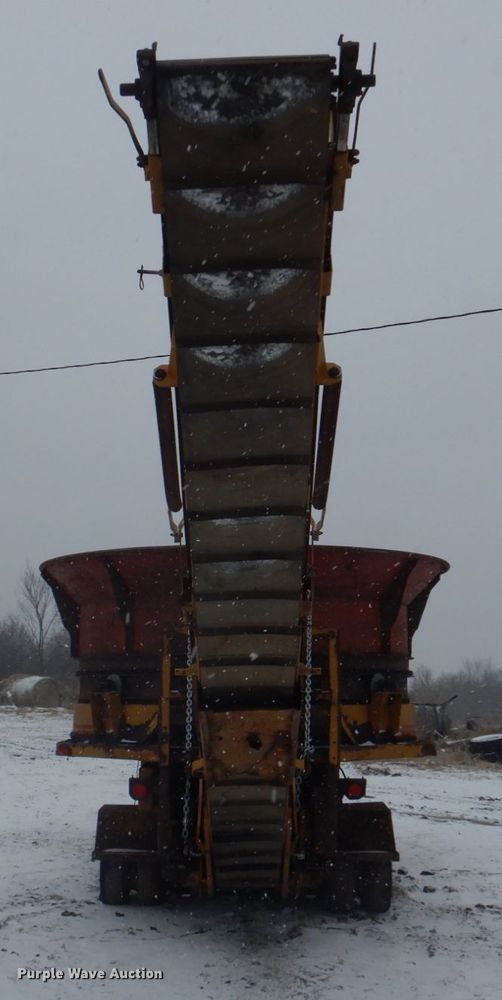 image for item IM9653 HayBuster Big Bite H-1100E  tub grinder