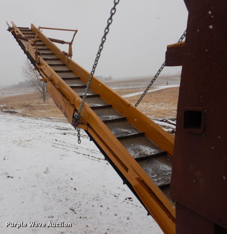 image for item IM9653 HayBuster Big Bite H-1100E  tub grinder