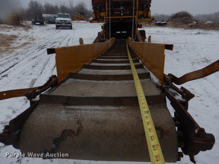 image for item IM9653 HayBuster Big Bite H-1100E  tub grinder