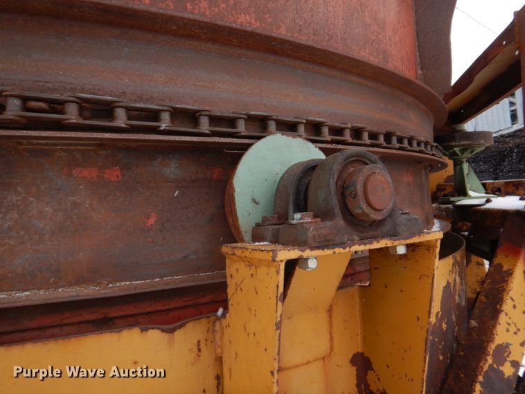 image for item IM9653 HayBuster Big Bite H-1100E  tub grinder