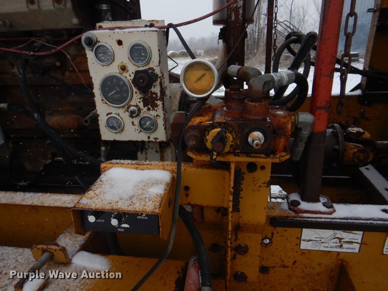 image for item IM9653 HayBuster Big Bite H-1100E  tub grinder