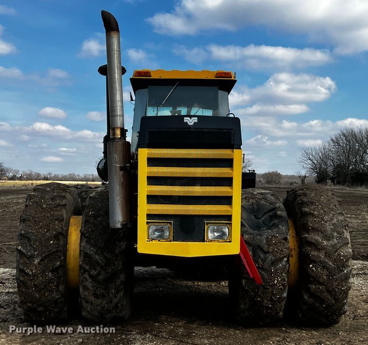 image for item JH9302 1985 Versatile 876  4WD tractor