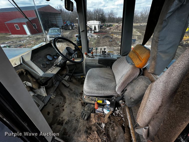 image for item JH9302 1985 Versatile 876  4WD tractor