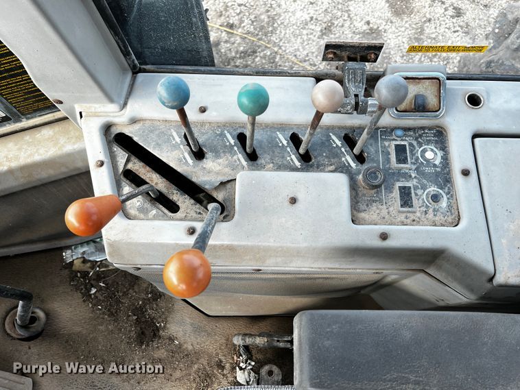 image for item JH9302 1985 Versatile 876  4WD tractor