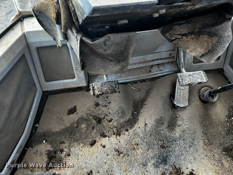 image for item JH9302 1985 Versatile 876  4WD tractor