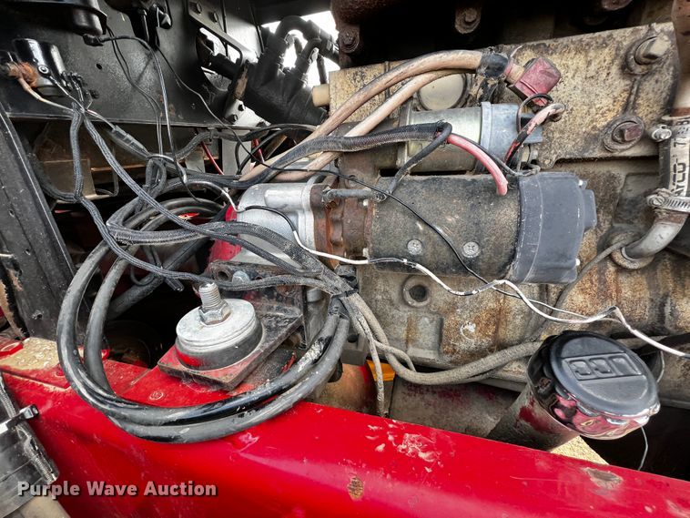 image for item JH9302 1985 Versatile 876  4WD tractor