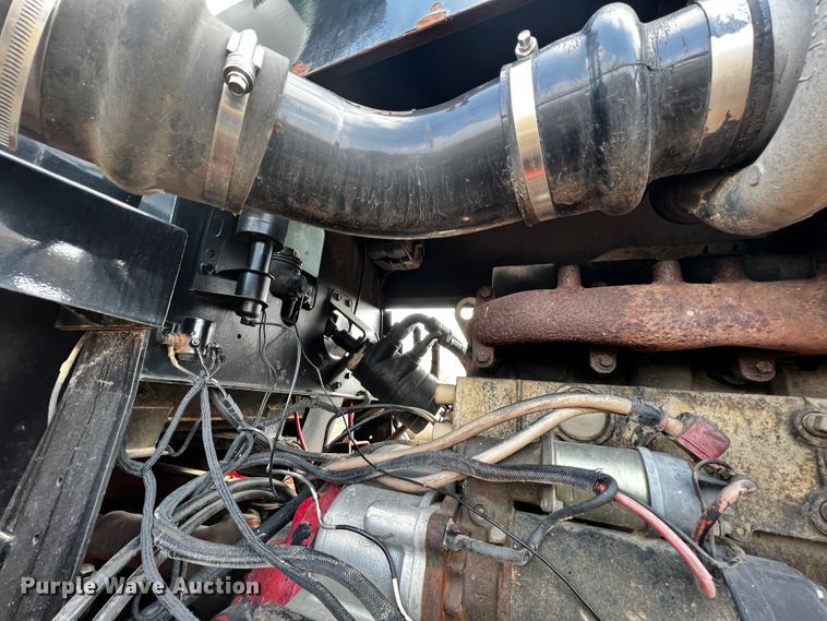 image for item JH9302 1985 Versatile 876  4WD tractor