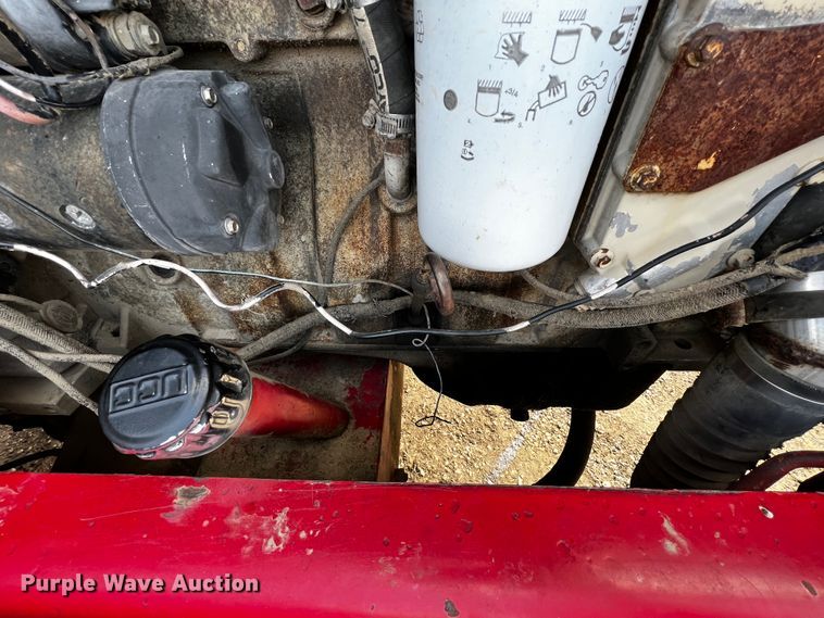 image for item JH9302 1985 Versatile 876  4WD tractor