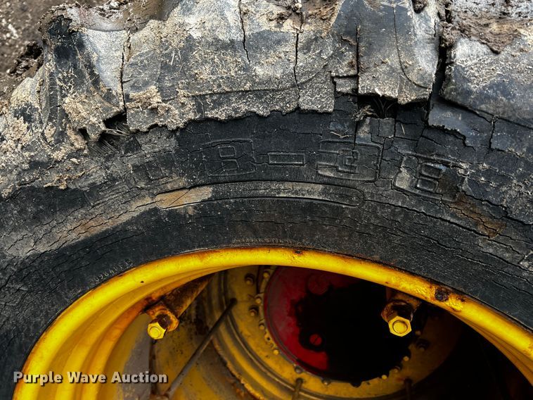 image for item JH9302 1985 Versatile 876  4WD tractor