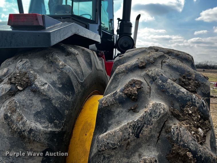 image for item JH9302 1985 Versatile 876  4WD tractor