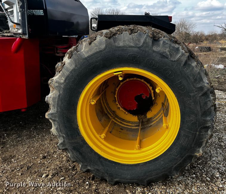 image for item JH9302 1985 Versatile 876  4WD tractor