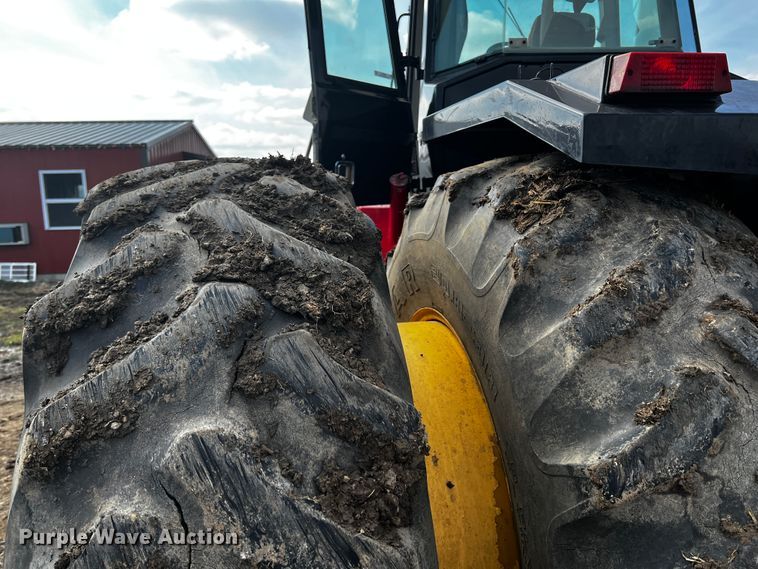 image for item JH9302 1985 Versatile 876  4WD tractor