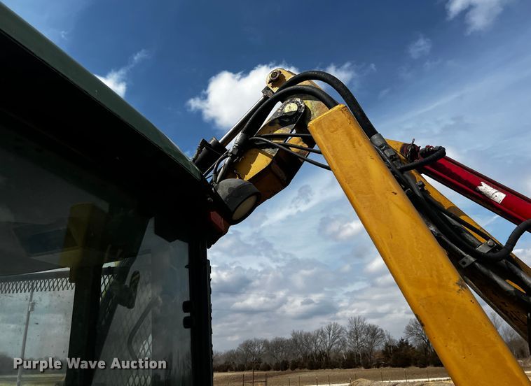image for item JH9303 2005 John Deere 6615  MFWD tractor