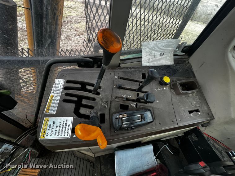 image for item JH9303 2005 John Deere 6615  MFWD tractor