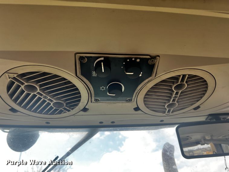 image for item JH9303 2005 John Deere 6615  MFWD tractor