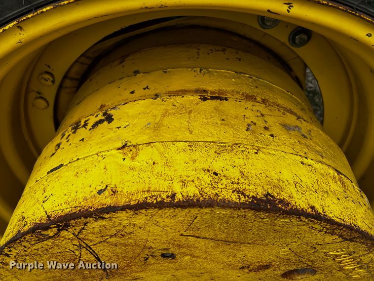 image for item JH9303 2005 John Deere 6615  MFWD tractor