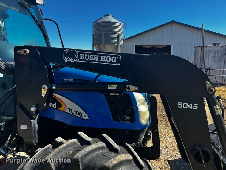 image for item JH9342 2007 New Holland TL100A  MFWD tractor