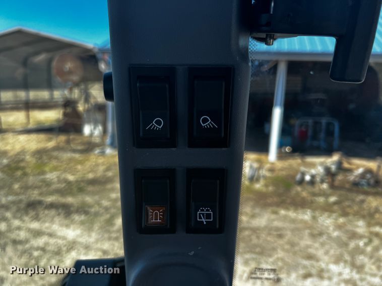 image for item JH9342 2007 New Holland TL100A  MFWD tractor