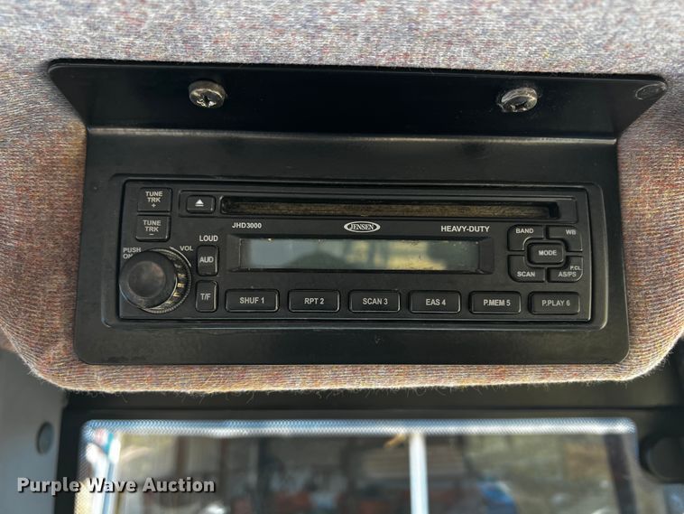 image for item JH9342 2007 New Holland TL100A  MFWD tractor