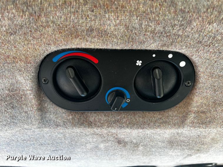 image for item JH9342 2007 New Holland TL100A  MFWD tractor