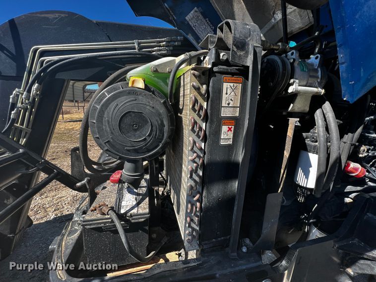 image for item JH9342 2007 New Holland TL100A  MFWD tractor