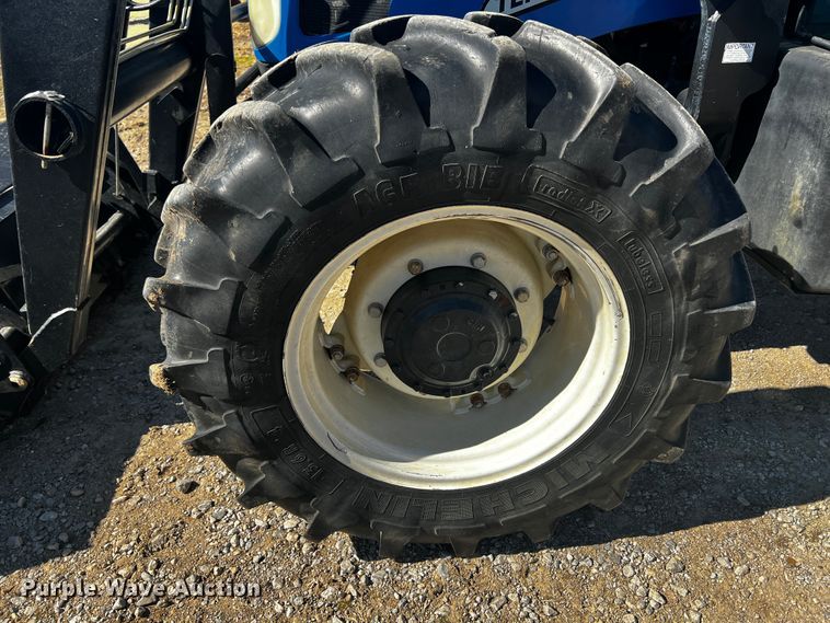 image for item JH9342 2007 New Holland TL100A  MFWD tractor