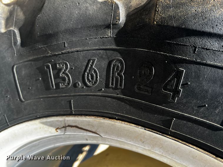 image for item JH9342 2007 New Holland TL100A  MFWD tractor