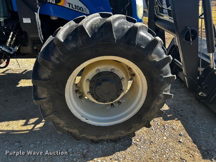 image for item JH9342 2007 New Holland TL100A  MFWD tractor