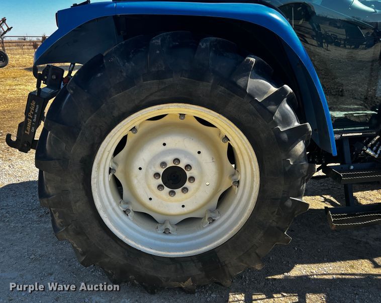 image for item JH9342 2007 New Holland TL100A  MFWD tractor