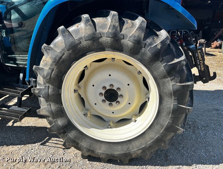 image for item JH9342 2007 New Holland TL100A  MFWD tractor
