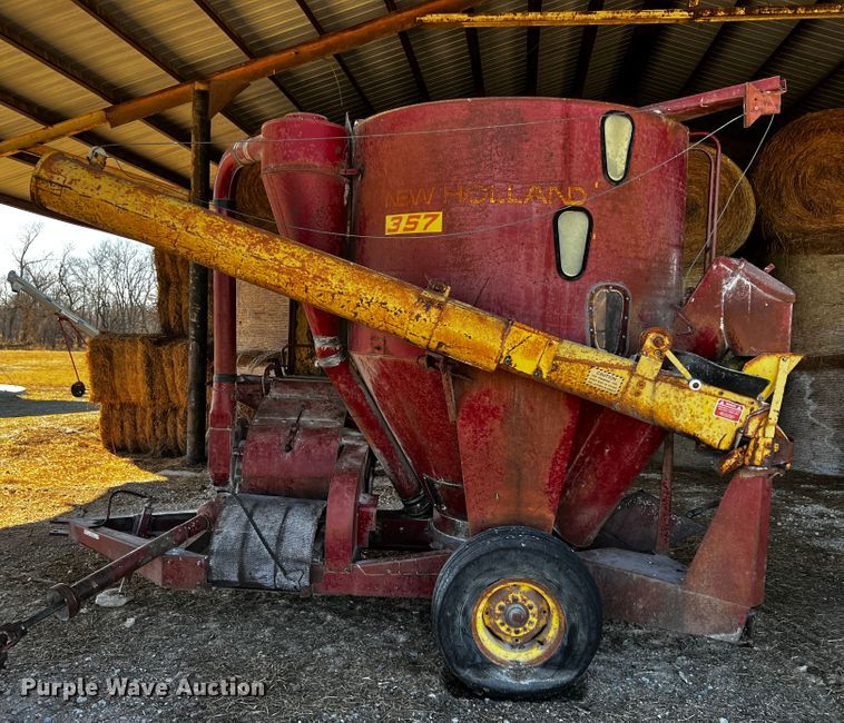 image for item JH9380 New Holland 357  feed grinder/mixer