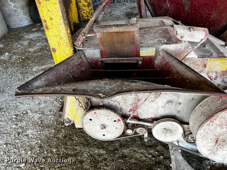 image for item JH9380 New Holland 357  feed grinder/mixer