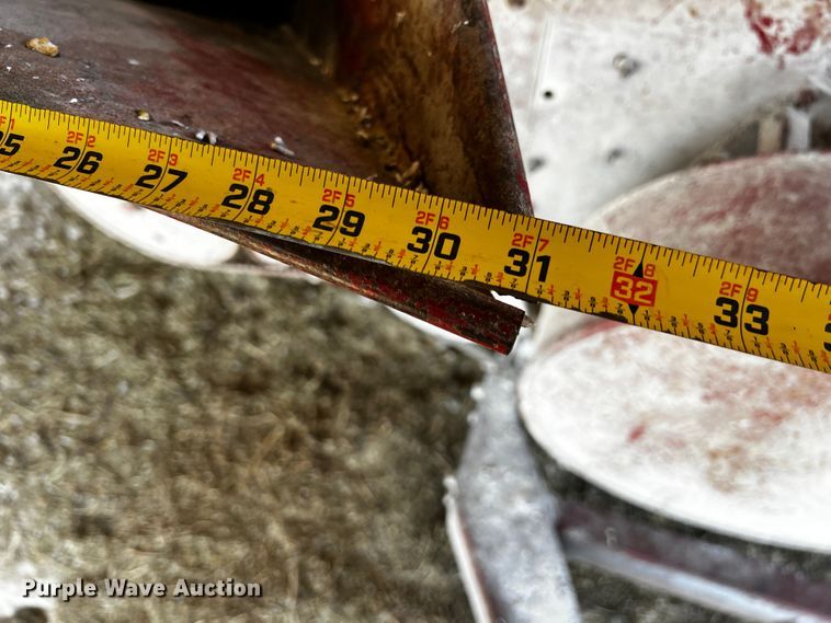 image for item JH9380 New Holland 357  feed grinder/mixer