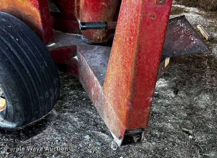 image for item JH9380 New Holland 357  feed grinder/mixer