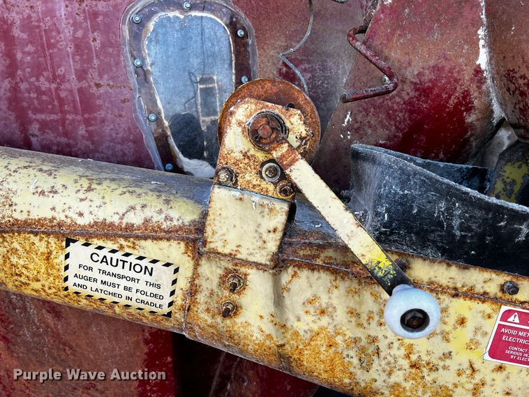 image for item JH9380 New Holland 357  feed grinder/mixer