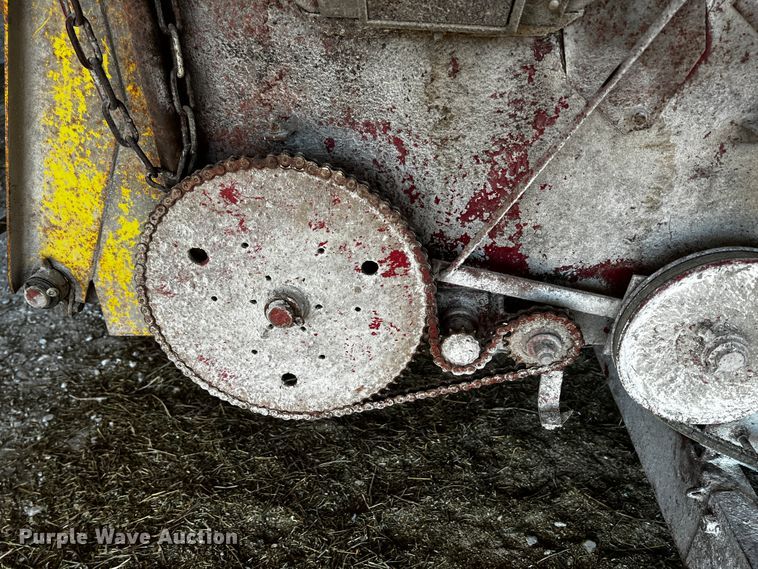 image for item JH9380 New Holland 357  feed grinder/mixer