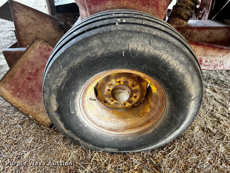 image for item JH9380 New Holland 357  feed grinder/mixer