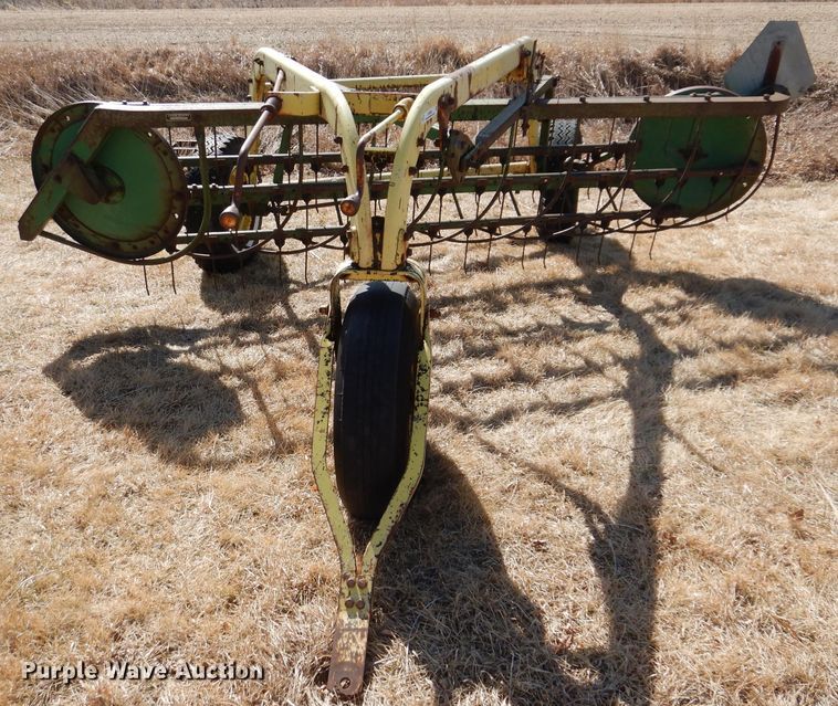 image for item JK9494 John Deere 640  hay rake