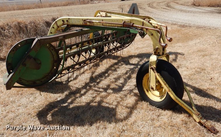 image for item JK9494 John Deere 640  hay rake