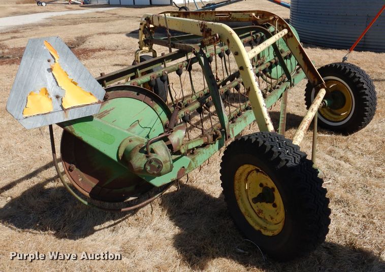 image for item JK9494 John Deere 640  hay rake