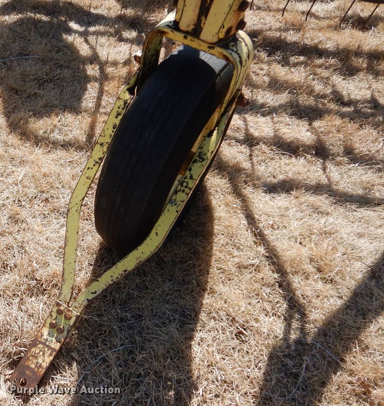 image for item JK9494 John Deere 640  hay rake